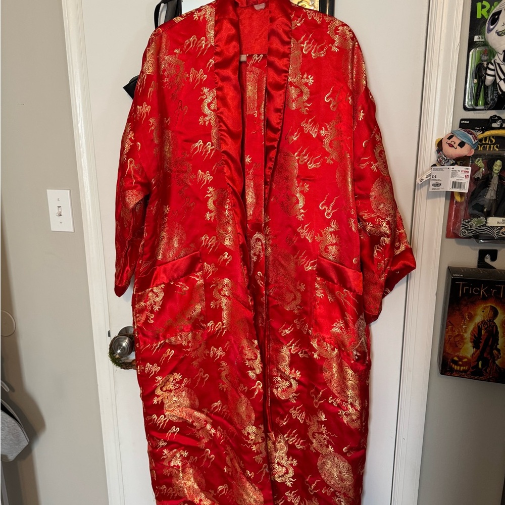 Red and Gold Men’s L kimono style robe